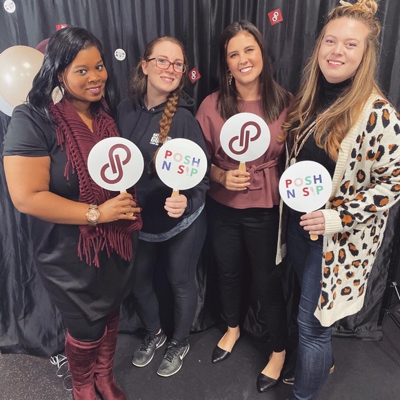 Welcome to my closet 💕 - Picture 8 of 8